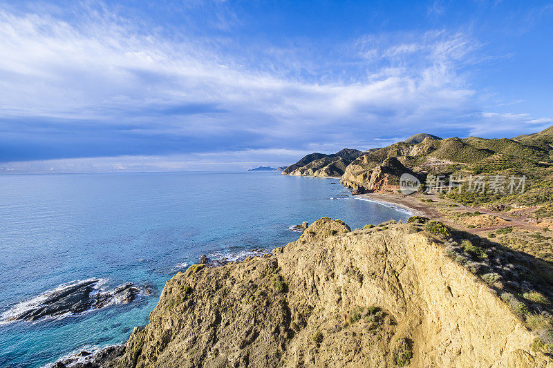 Playa del Sombrerico，西班牙安达卢西亚的一个偏远海滩